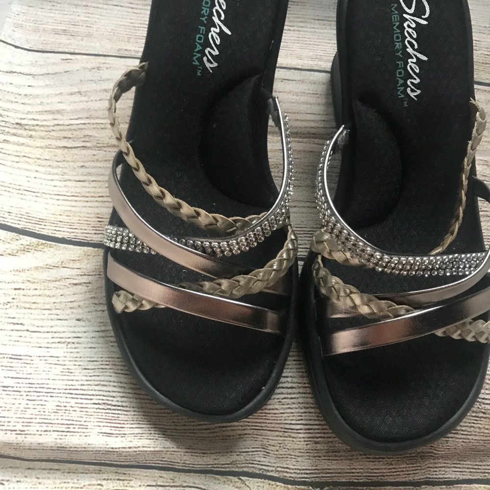 New Sketchers sandals